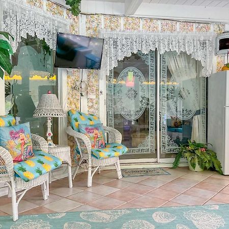 Apartmán Pams Mermaid House With Riverfront Yard And Lanai! Weeki Wachee Exteriér fotografie