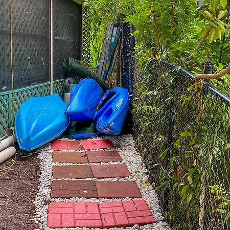 Apartmán Pams Mermaid House With Riverfront Yard And Lanai! Weeki Wachee Exteriér fotografie