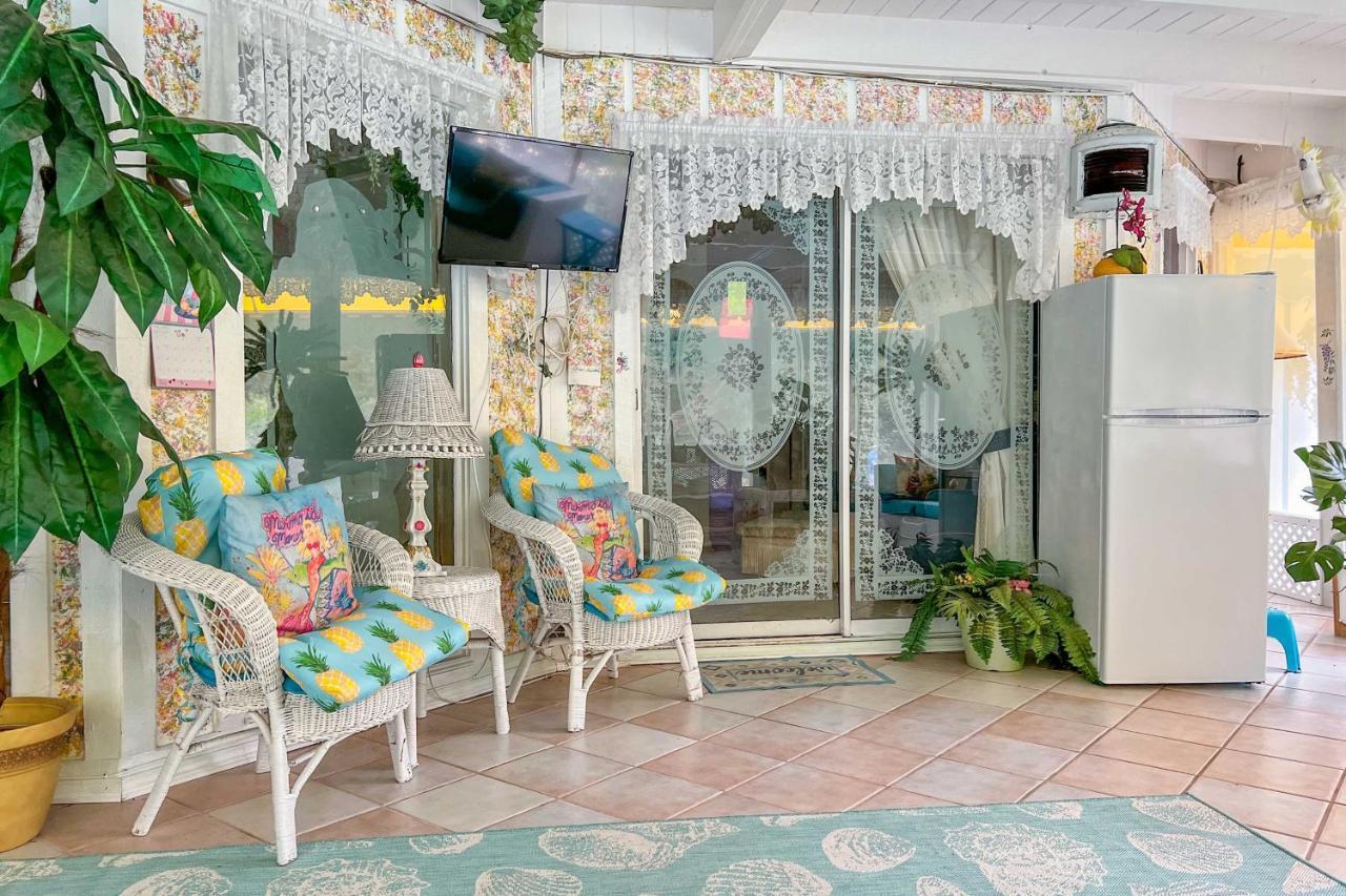 Apartmán Pams Mermaid House With Riverfront Yard And Lanai! Weeki Wachee Exteriér fotografie