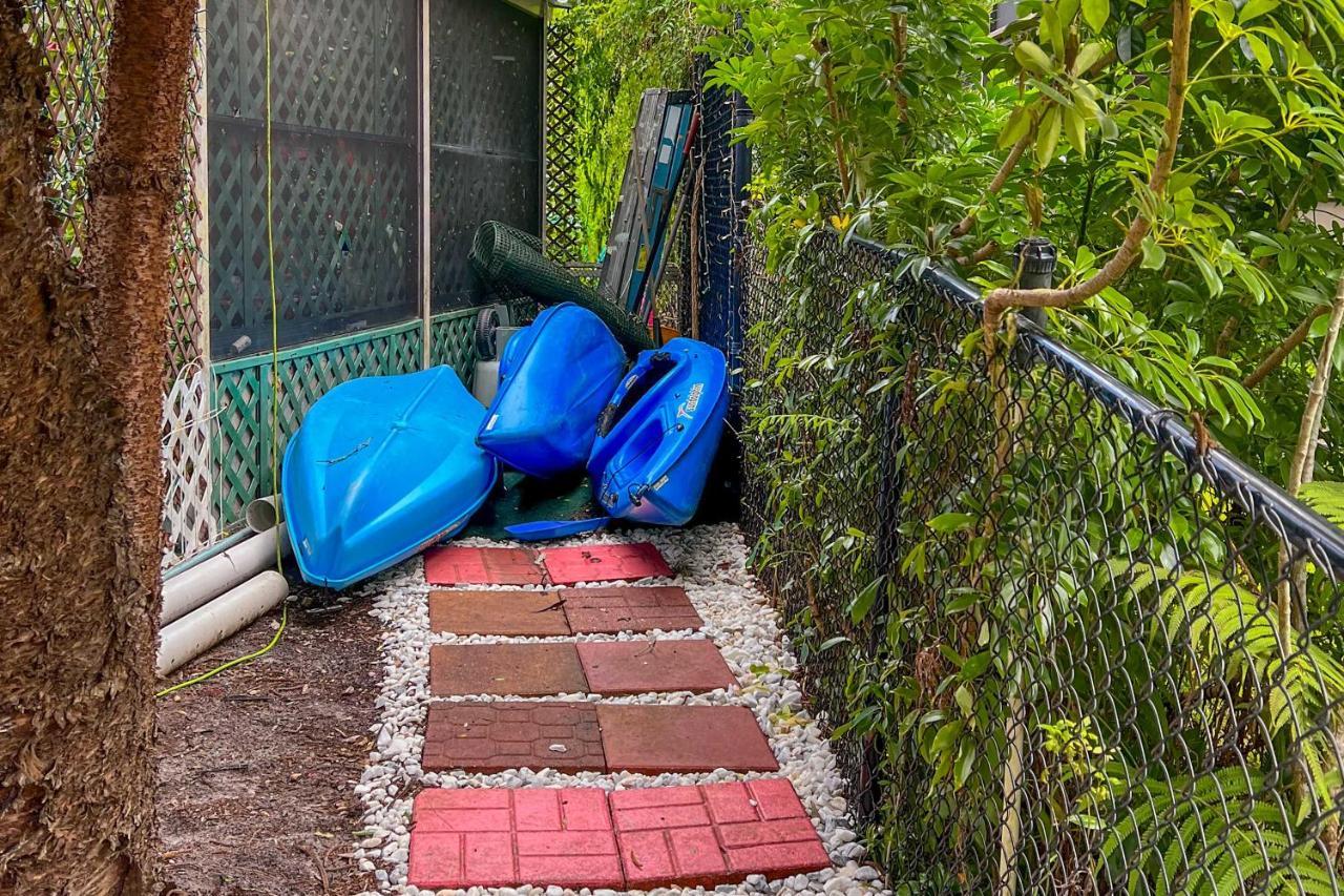 Apartmán Pams Mermaid House With Riverfront Yard And Lanai! Weeki Wachee Exteriér fotografie