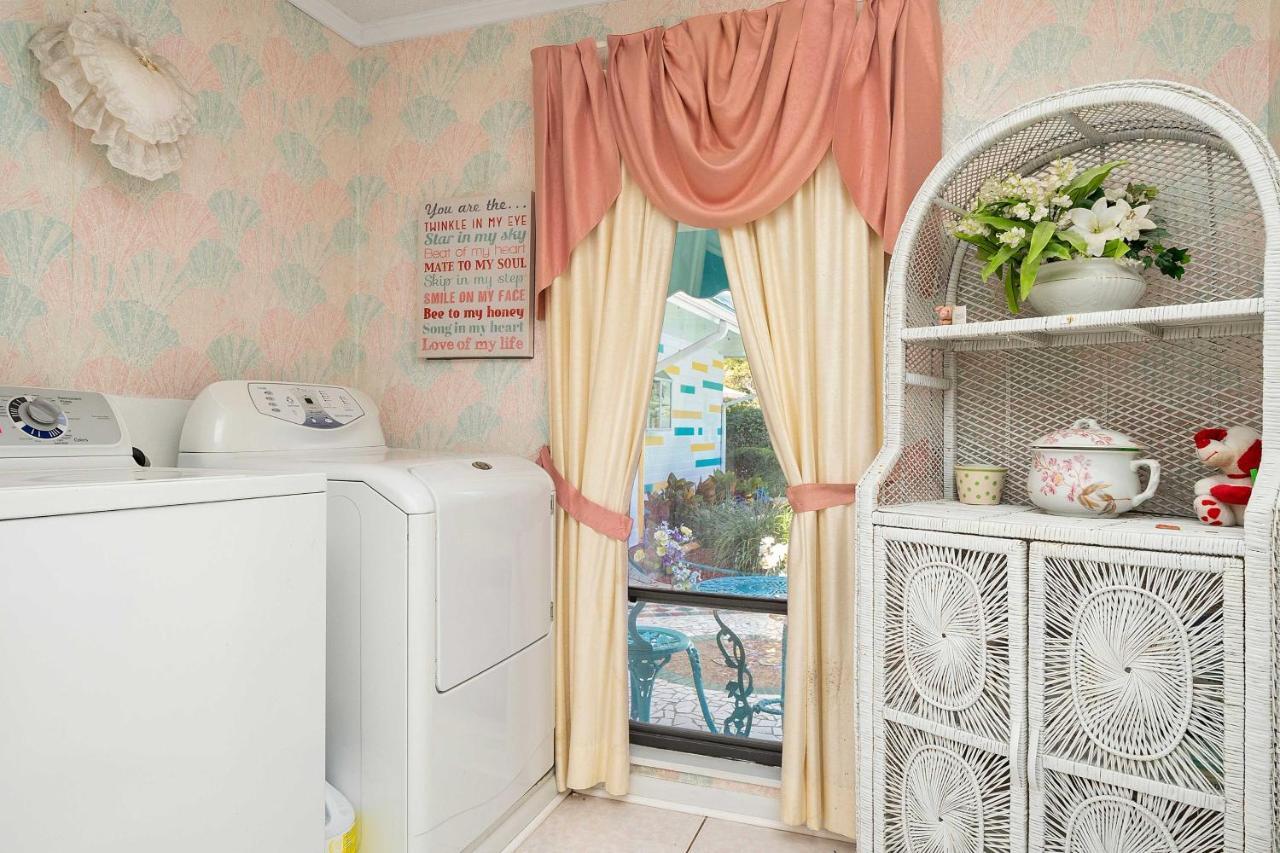 Apartmán Pams Mermaid House With Riverfront Yard And Lanai! Weeki Wachee Exteriér fotografie